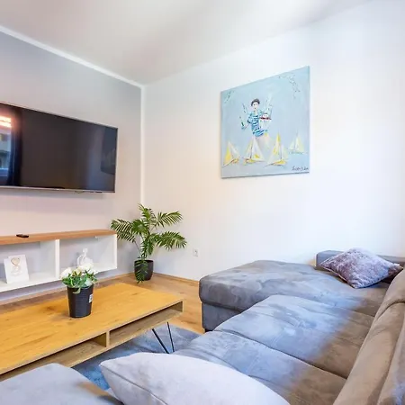 Bella 2 Bdr W Parking Zára