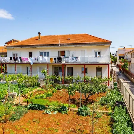 Bella 2 Bdr W Parking Apartman *