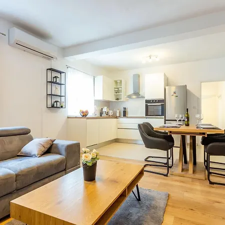 Bella 2 Bdr W Parking Zára