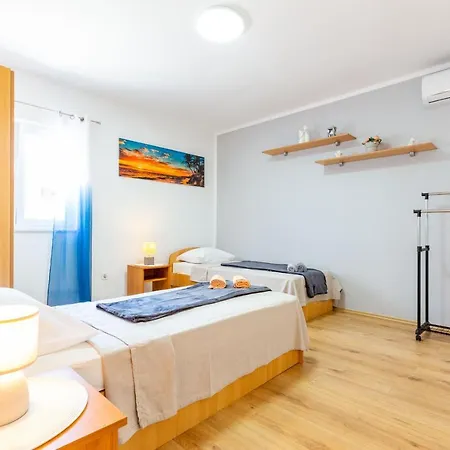 Bella 2 Bdr W Parking