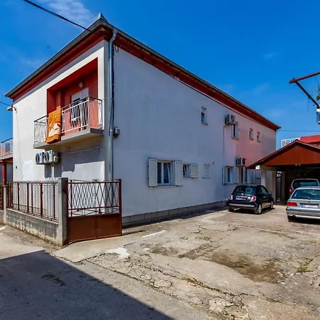 Bella 2 Bdr W Parking Apartman *