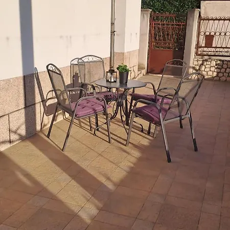 Bella 2 Bdr W Parking