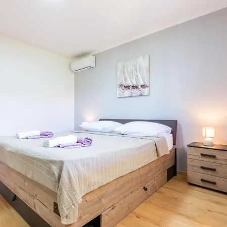 Bella 2 Bdr W Parking Apartman *