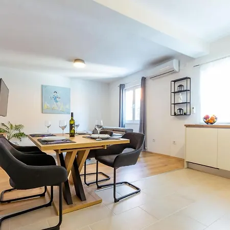 Bella 2 Bdr W Parking Zadar