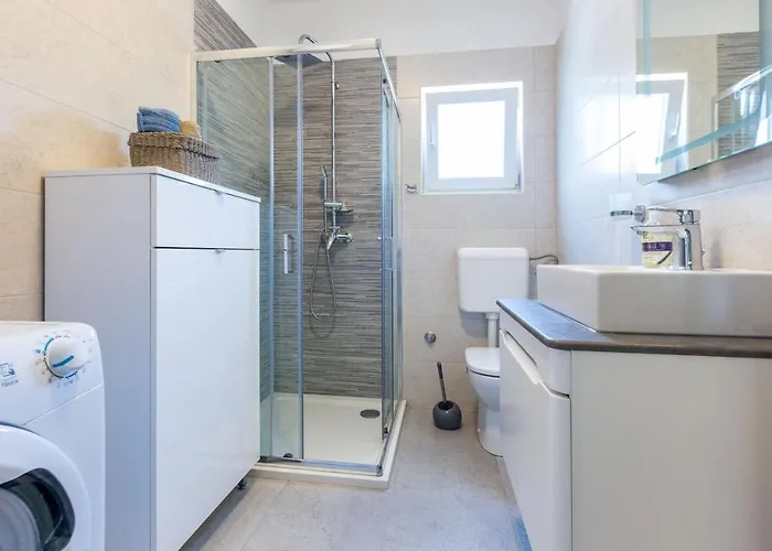 Bella 2 Bdr W Parking