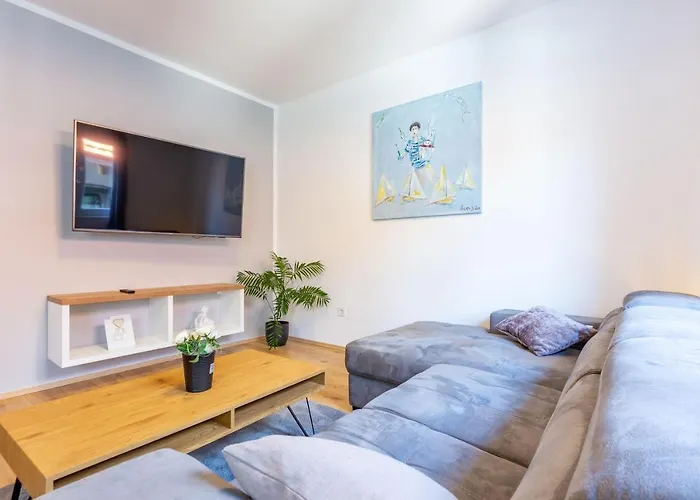 Bella 2 Bdr W Parking Zára