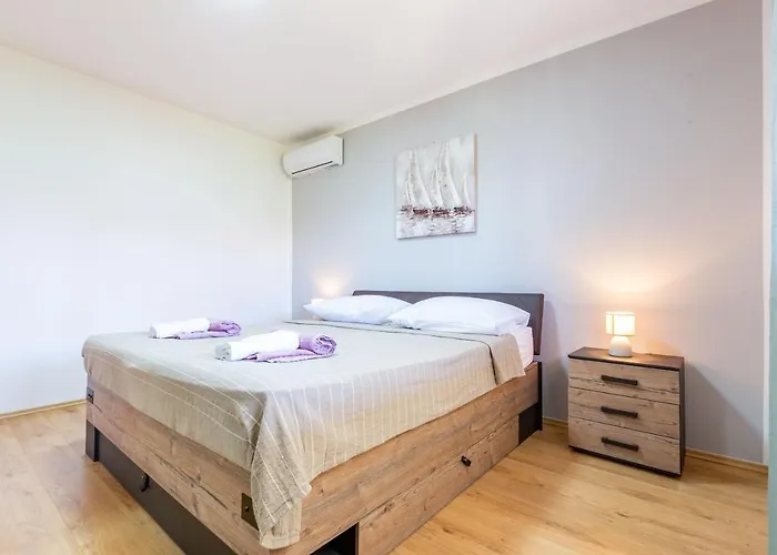 Bella 2 Bdr W Parking Apartman *