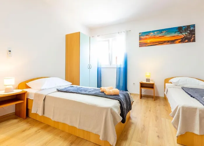 Bella 2 Bdr W Parking Zára