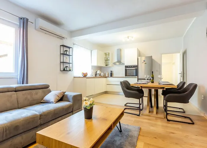 Bella 2 Bdr W Parking Ζαντάρ