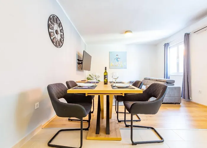 Bella 2 Bdr W Parking Apartman *