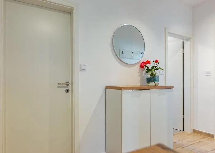 Bella 2 Bdr W Parking Apartman Zára