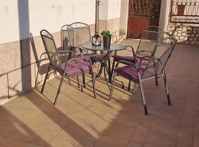 Bella 2 Bdr W Parking